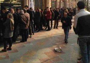ایستادن در صف آسانسور
